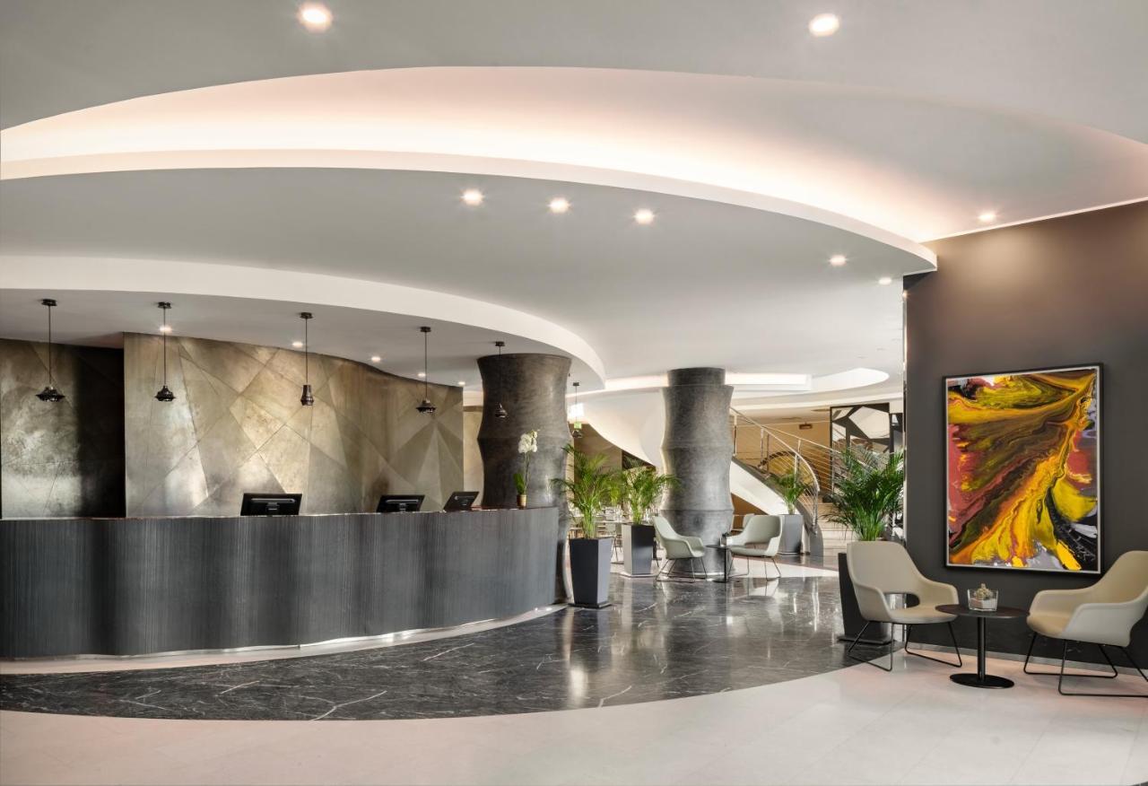 Una Hotels Malpensa Cerro Lago Maggiore Exteriér fotografie