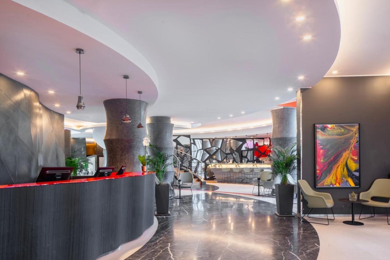 Una Hotels Malpensa Cerro Lago Maggiore Exteriér fotografie